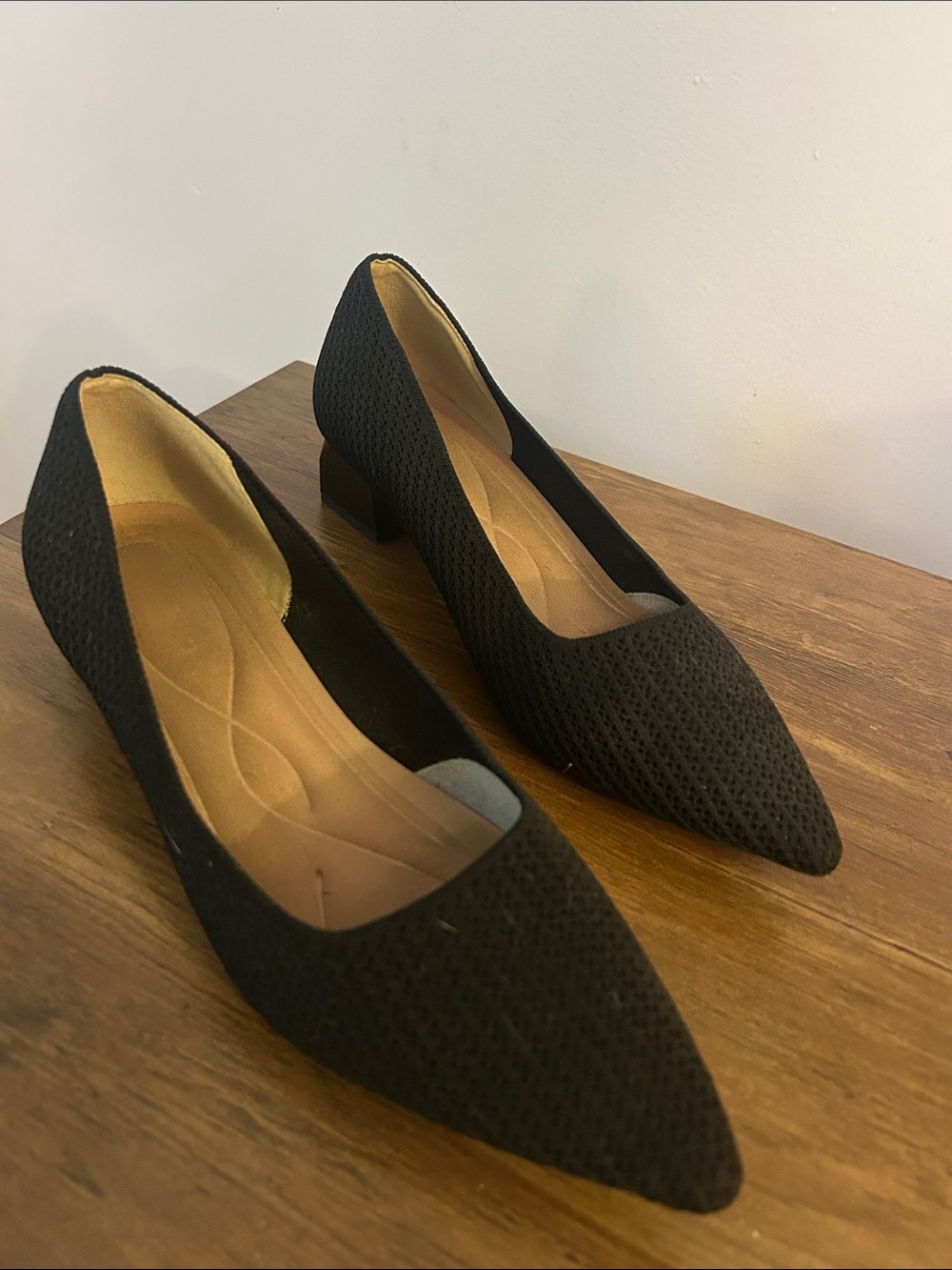 Classic Pointed-Toe Women's Flats in Black